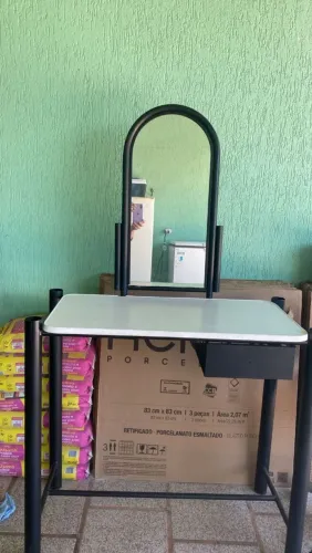 VENDO PENTEADEIRA COM ESPELHO DE FERRO