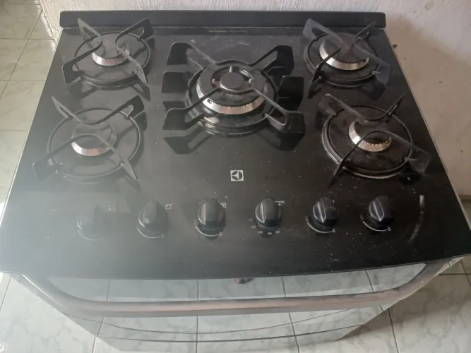Fogão Brastemp 5 Bocas Preto Com Mesa de Vidro e Turbo Chama