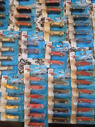 Lote com 115 Maisto - Escala 1:64