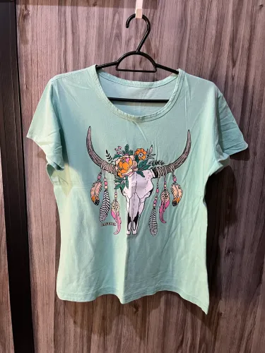 Camiseta Feminina Country Verde Menta - Estampa Crânio Boho Chic