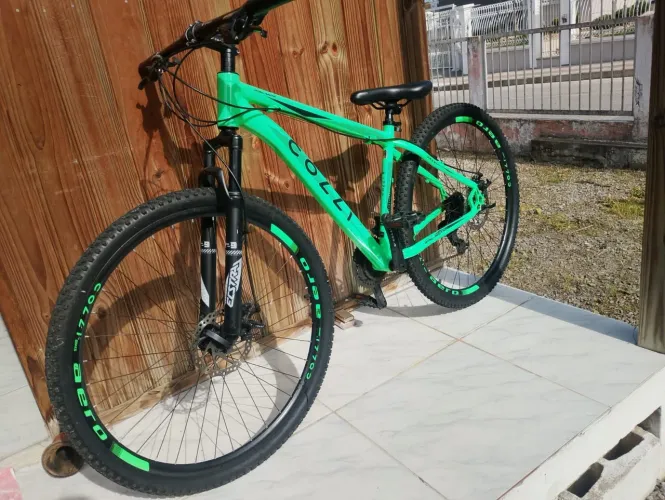 Vende-se bicicleta usada poucas vezes 