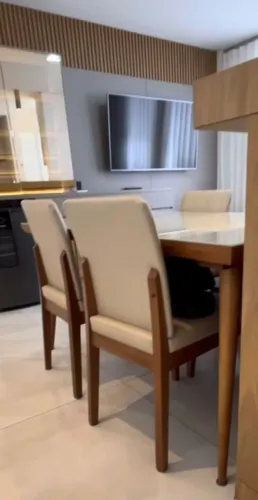 Mesas Jantar com 4 cadeiras da Lucina Moveis - 1,80 X 0,90 tampo da mesa de vidro marfim