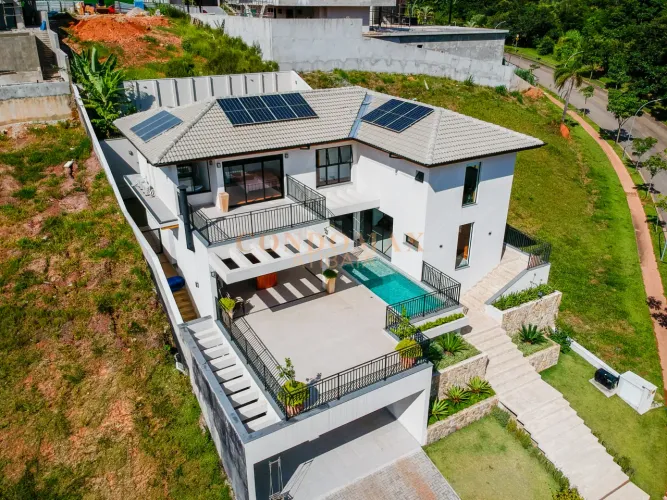 Casa Moderna com Vista para as Montanhas e Elevador no Condominio Itaporã