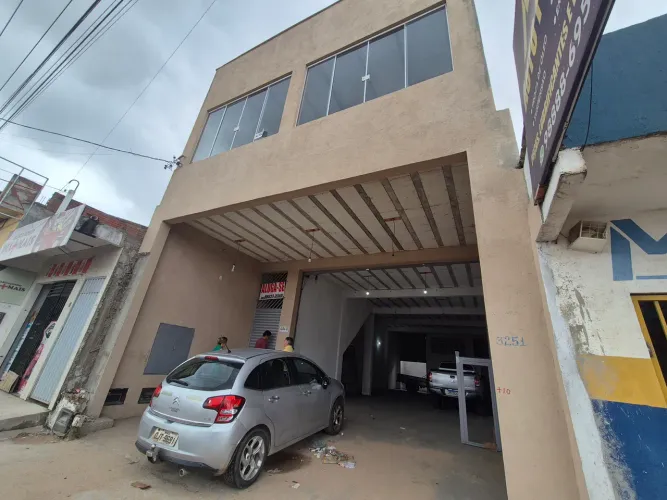 Prédio comercial na AV Moema tinoco 