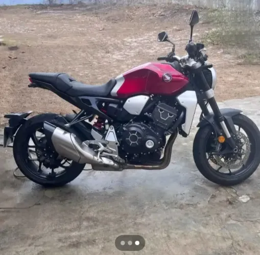 Honda CB 1000R Vermelha 2021