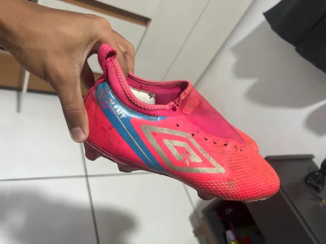 Chuteira umbro