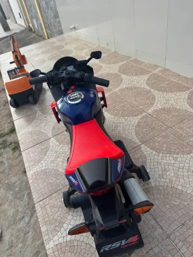 Moto elétrica infantil