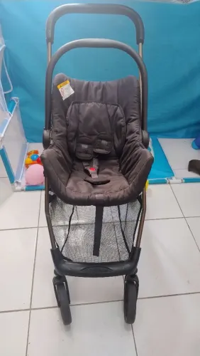 Carrinho de bebê + bebê conforto
