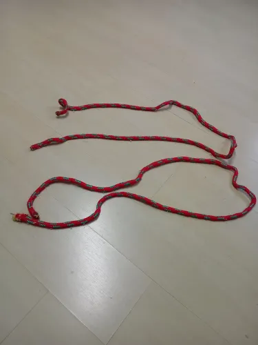 Duas cordas vermelha com detalhes verde 1,90m