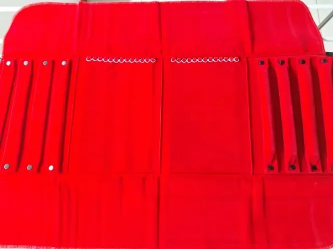 Mostruário G. Misto, Porta Joias Courino Preto e Vermelho, 58cm X 78cm, Veludo Dv