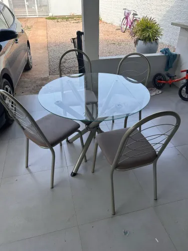 Mesa com cadeiras