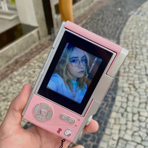 Câmera digital rosa 4k com tela flip