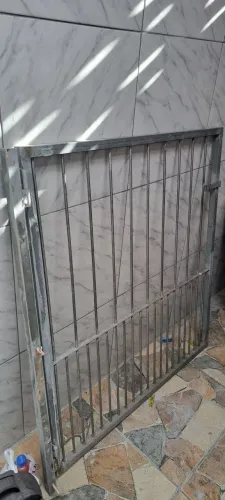 Vendo um portao de ferro proto pra estalar na sua casa o terreno