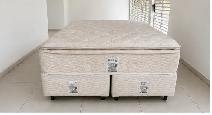 Vendo cama box Queen Orthoflex Memory Foam, composta por colchão e box bipartido.