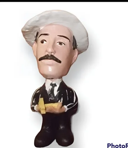 Escultura de Santos Dumont , inventor brasileiro, avião 