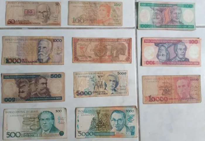 Lote com 26 notas antigas