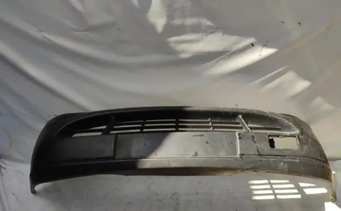 Parachoque Dianteiro Ford Fiesta 2000/2005 com detalhe 