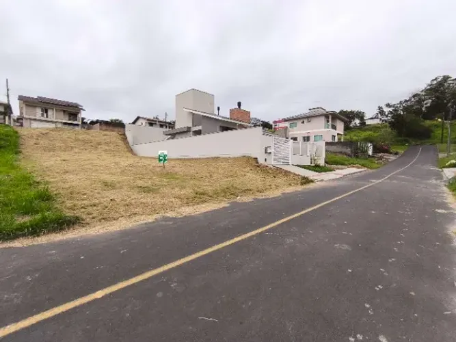 Terreno a APENAS 900m do novo Combo Atacadista no centro de Criciúma