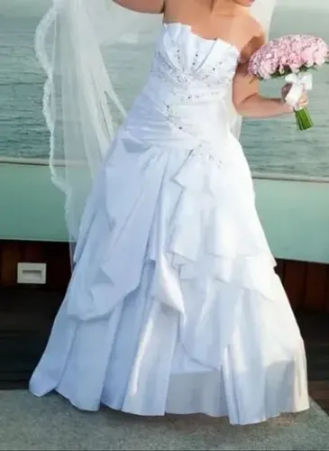 Vestido de noiva + grinalda + Véu 
