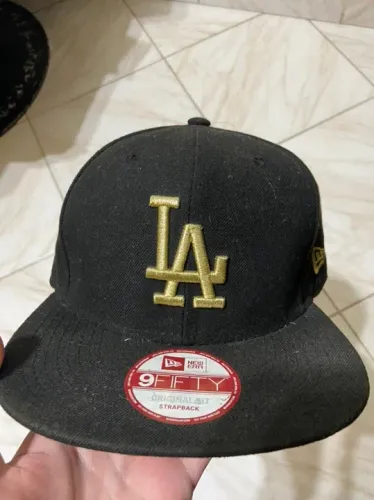 Boné New Era LA Preto e Dourado Original Aba Reta