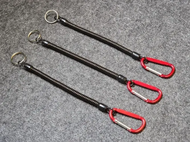 Cordão elástico com mosquetão :: aço inoxidável :: chaveiro