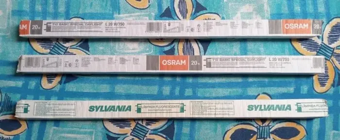 Kit 3 Lâmpadas Fluorescente Tubular T10 20W 750:2 Osram Basic Luz dia especial/1 Sylvania 