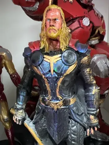 Estatueta em resina Thor