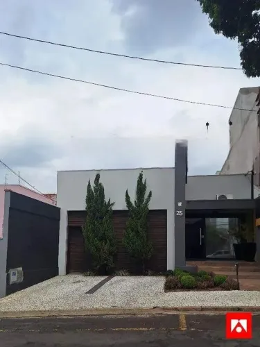 Casa à venda na Vila Pavan em Americana com 5 quartos e 2 vagas de garagem