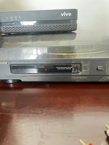 Toca-Discos Automático com Braço Reto e Cartucho