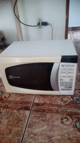 Micro-ondas Electrolux - Seminovo
