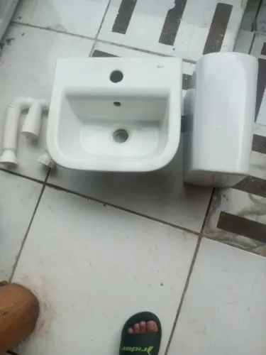 pia lavabo seminova e acessórios. Negociável!