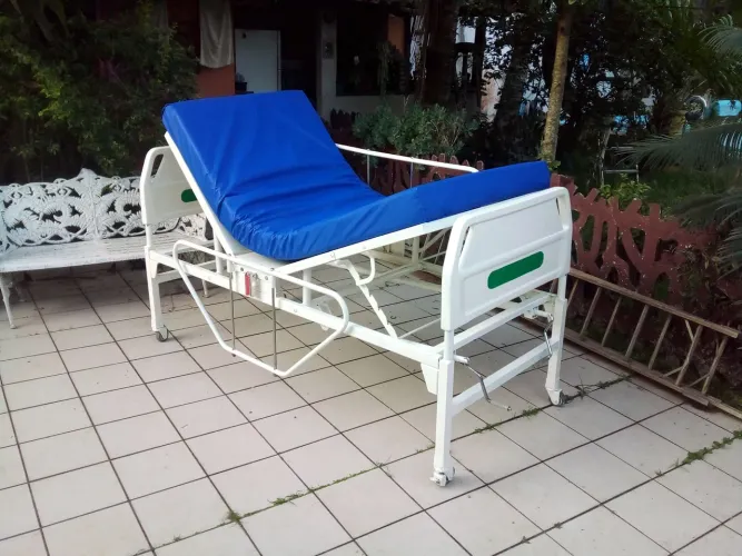 Cama Hospitalar  novinha 1895 reais 