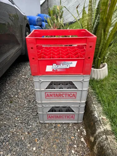 Caixa plástica para garrafas refrigerante 