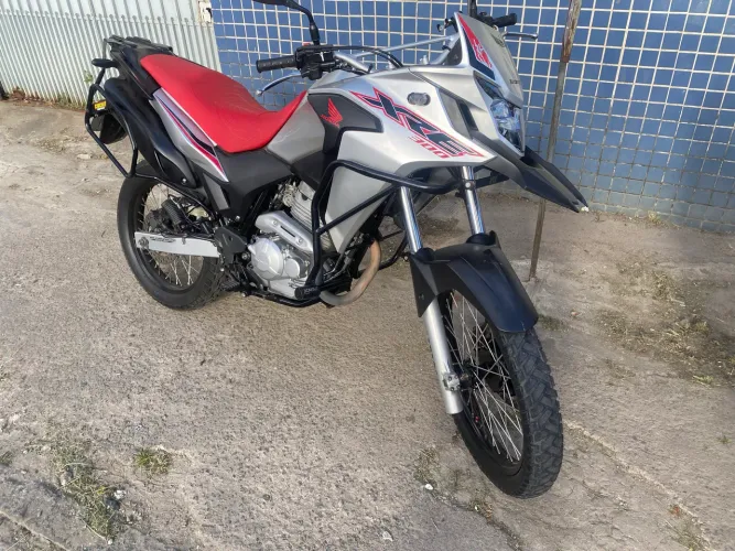 XRE 300 2021 apenas 10.000 km 