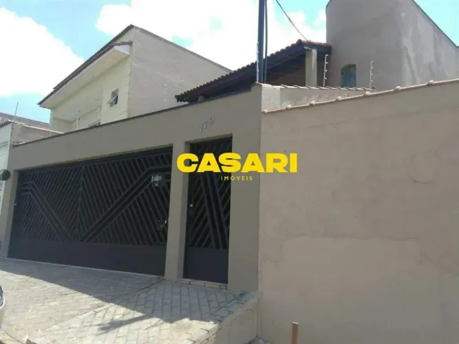 Sobrado Alto Padrão com 4 Suítes  300 m² para Venda e Locação em Utinga  Santo André/SP