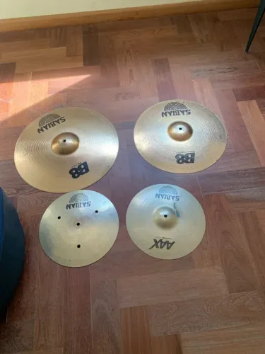 Kit Pratos de bateria Sabian B8 e AAX. ( Chimbal, ataque, condução).