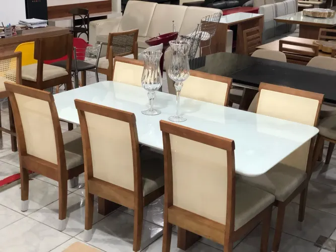 Mesa de Jantar Elegante com 6 Cadeiras de madeira