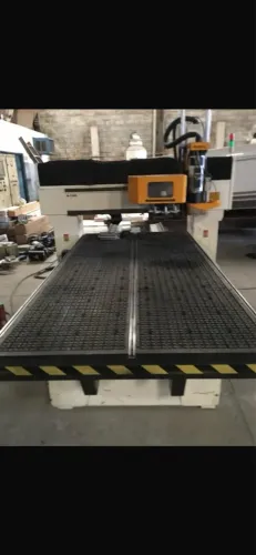 MAQUINA CNC NOVA COM TROCA DE FERRAMENTAS AUTOMATICA