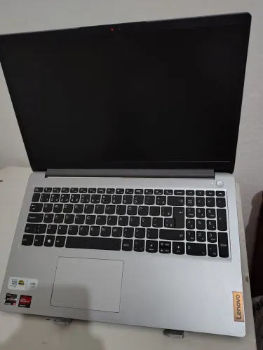 Notebook Lenovo Ultrafino IdeaPad 1 - Ryzen 3, 8GB, 256GB SSD - Pouco Uso