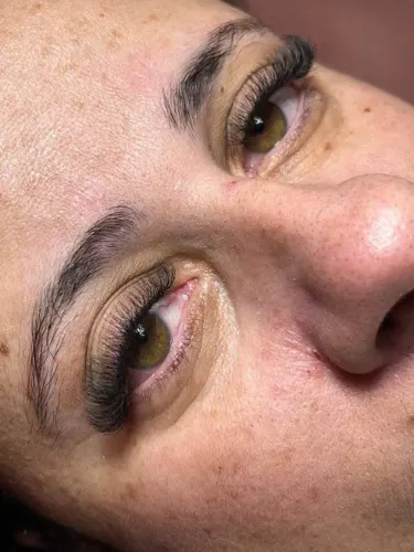 extensão de cilios volume hibrido