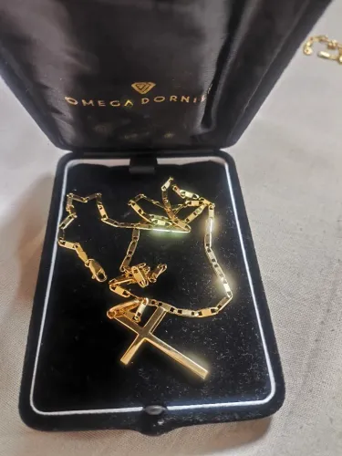 Colar piastrine de ouro 18k (5,12g) + pingente de cruz (2,13g)