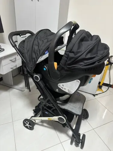 Carrinho e bebê conforto Minino Chicco