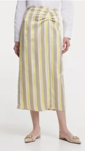 DESAPEGO RENNER - SAIA MIDI ACETINADA COM PREGAS E LISTRAS