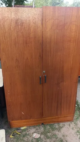 Armário madeira antigo e duravel