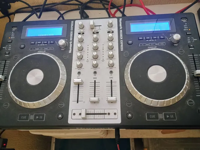Controladora profissional ALL in ONE pra DJ Numark mixdeck express