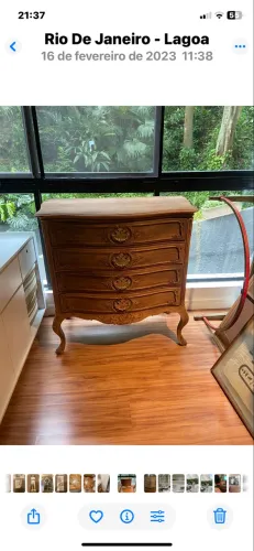 Cômoda jacarandá com puxadores em metal 