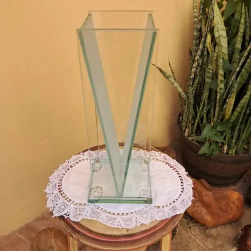 Vaso Decorativo de Vidro Temperado - Solitário - Design Triangular