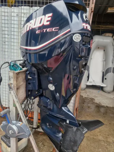 Motor popa Evinrude E-TEC 115 HP