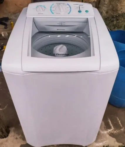 Máquina Eletrolux turbo capacidade 9 kg funcionando perfeitamente