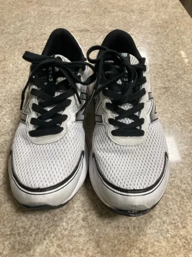 Tênis New Balance 611v3 - Conforto e Estilo